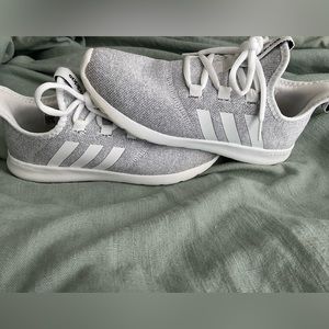 Adidas cloudfoam tennis shoes